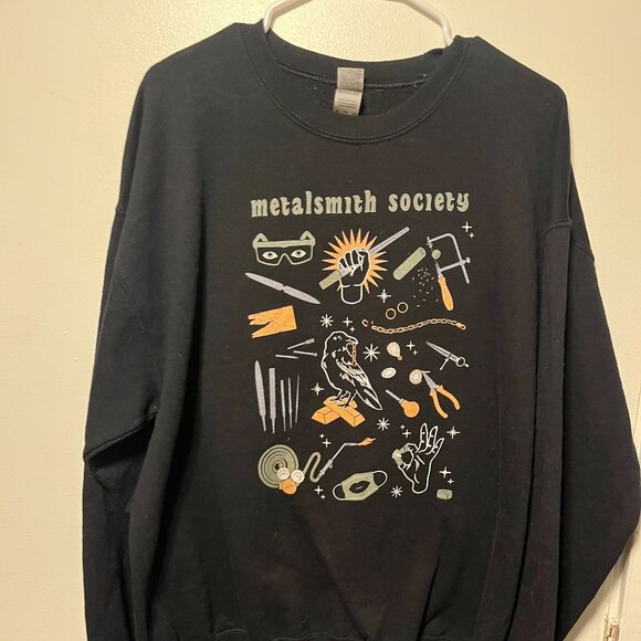 Gildan Sweatshirt Unisex XL Black Graphic Crewneck MetalSmith Society - Picture 1 of 3
